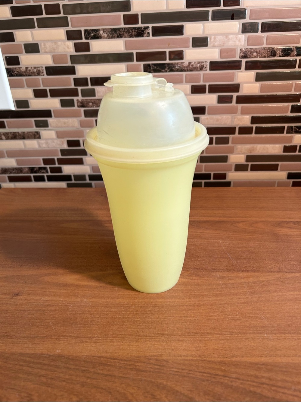 Vintage Tupperware 16 oz Yellow Plastic Drink Shaker Bottle – Home Dining